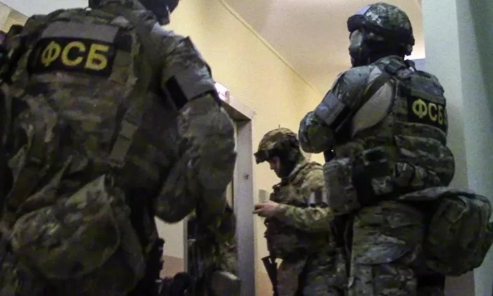 Ρώσος δημοσιογράφος αντιμέτωπος με ποινή φυλάκισης 20 ετών